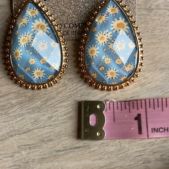 Natasha Fashion Faceted Teardrop Earrings Blue & Yellow Daisies Gold Col… - Picture 5 of 8